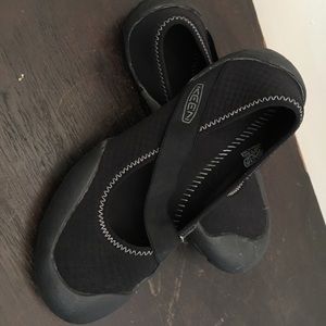Keen Women’s Athletic Flats size 9